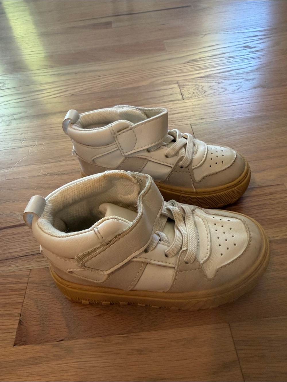 Zara Kids Cream Beige High Top Sneakers
EU 22/US Size 6